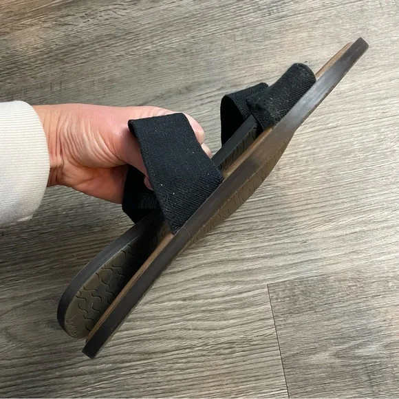 SANUK Yoga Gora Gora Black Slide Beach Sandals - Picture 9 of 10